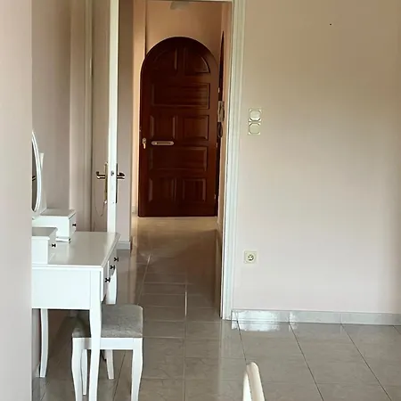 Zeus Apartment *