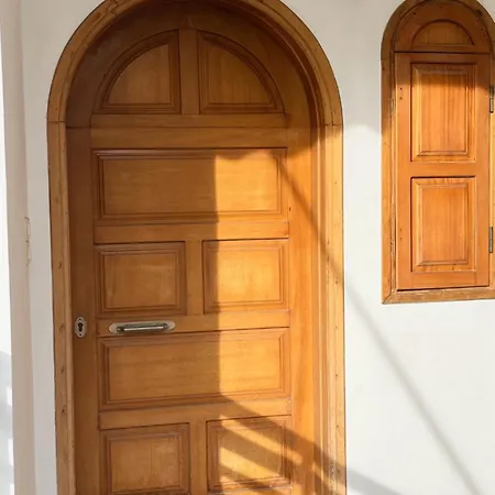 Zeus Apartment Vernardhaíika